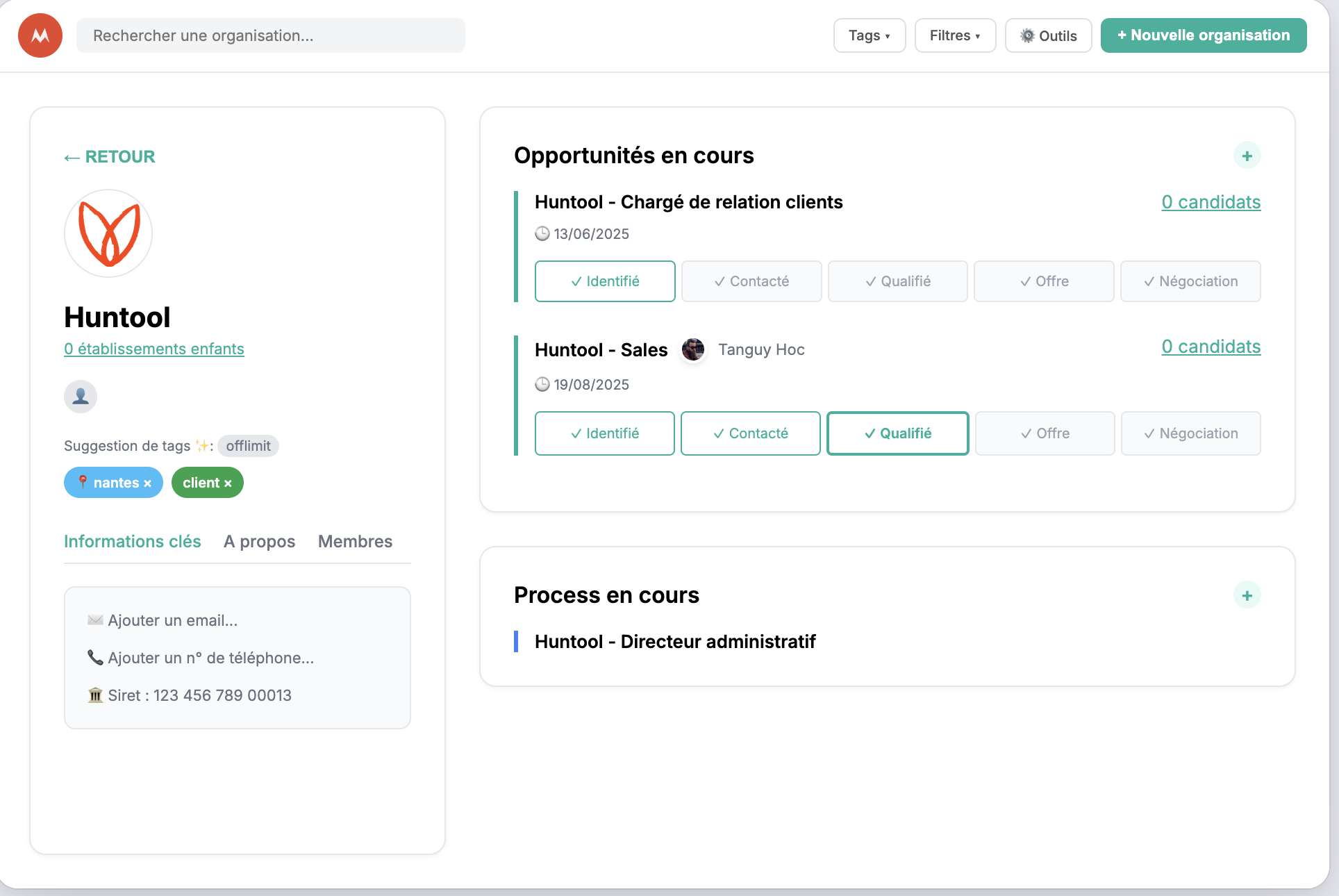 Fiche contact CRM avec historique et opportunités